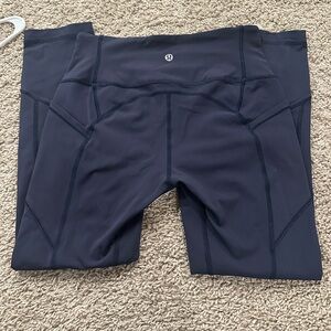 Lululemon size 6 yoga pants with pockets